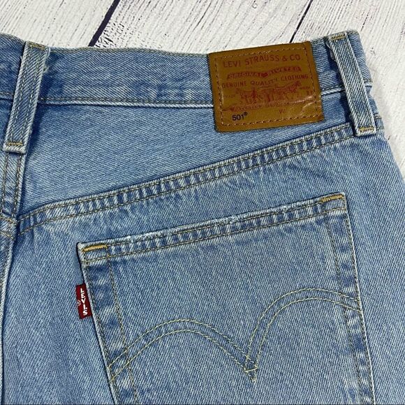 Levi's 501 Cotton Button Fly Jean Denim Shorts Distressed 31 - Picture 3 of 6